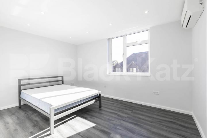 Modern Apartment The Oaks, Queens Park